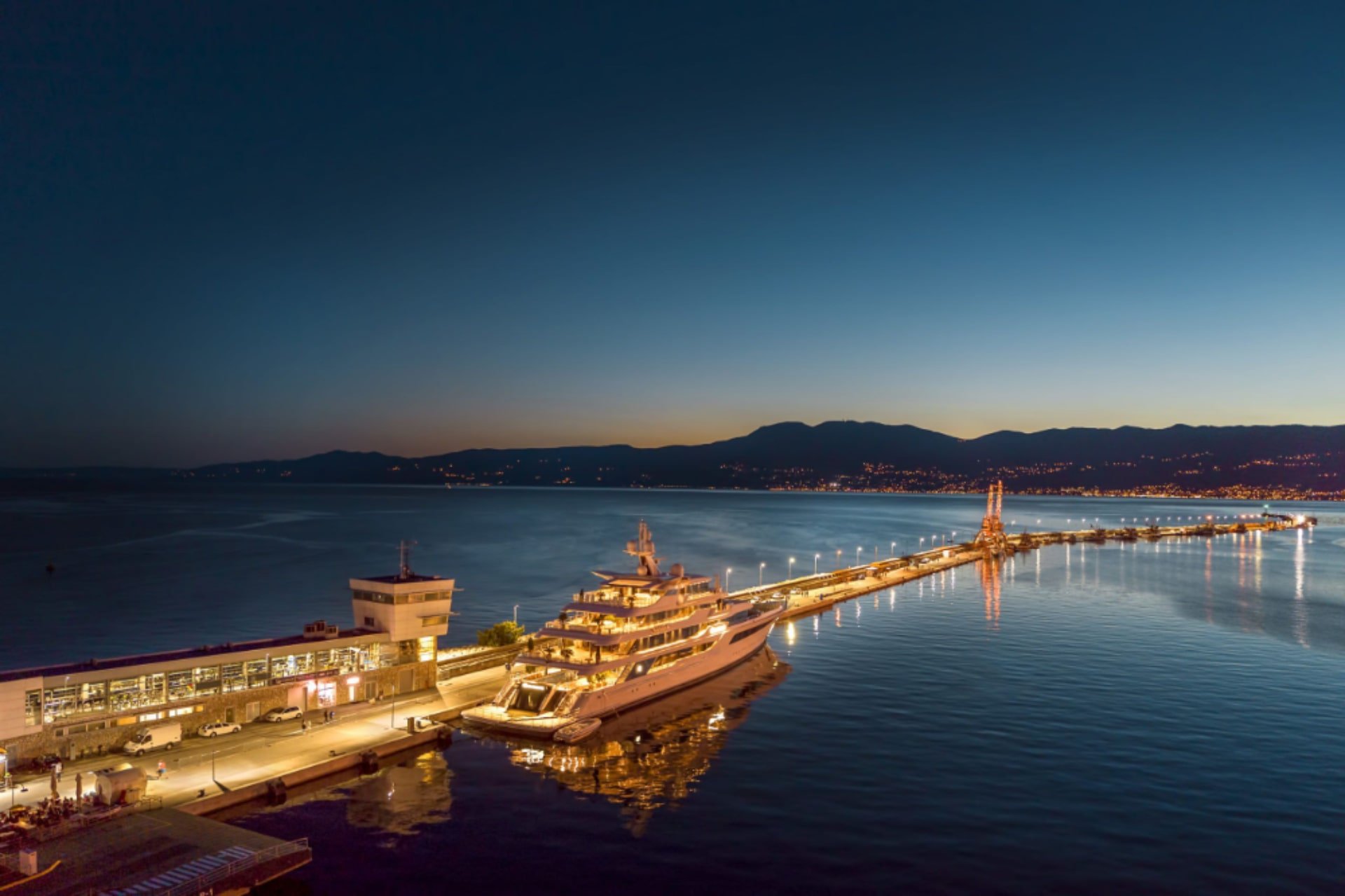 Rijeka luka i brodovi